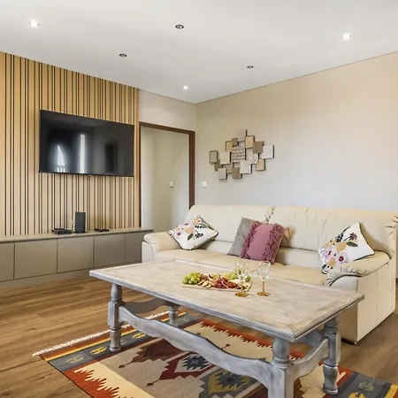 Cozy By Homie Porto Moniz