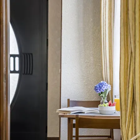 Cozy By Homie Porto Moniz